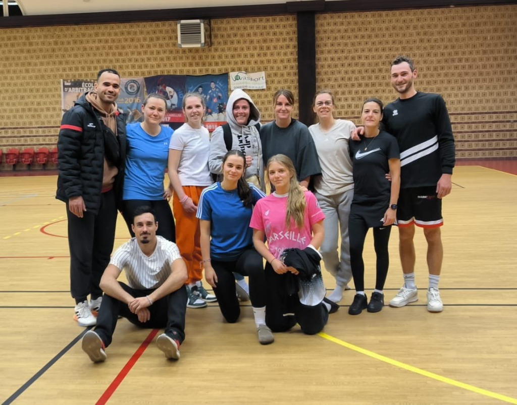La section féminine et ses encadrants à l'entraînement
